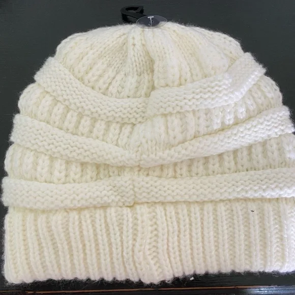 Womens C.C cream colored toboggan - Picture 4 of 7